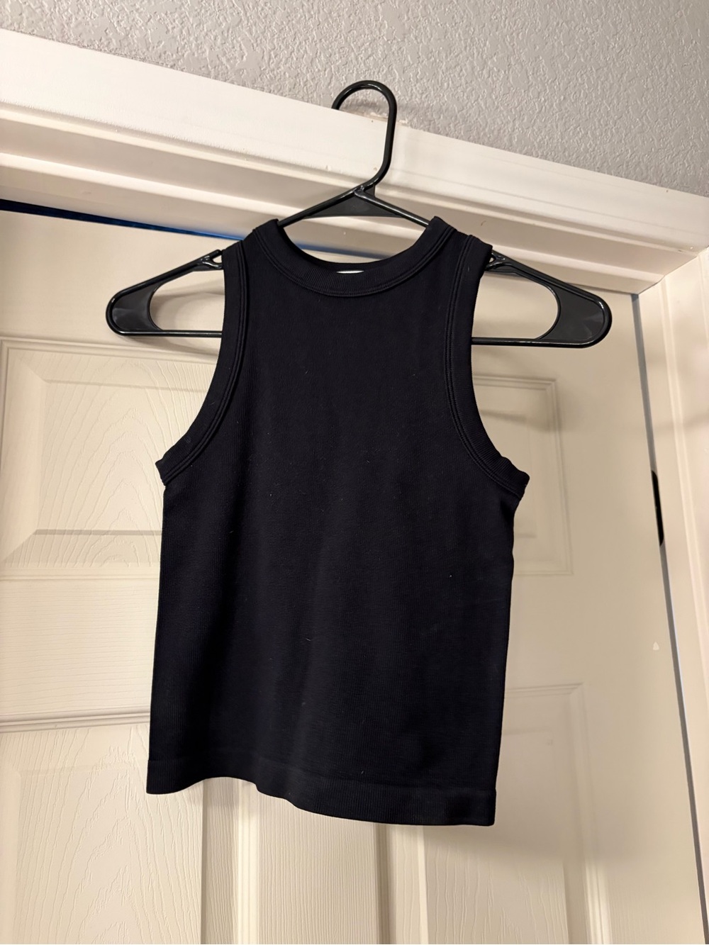 Carly Jean Los Angeles Black Ribbed Crewneck Crop Top